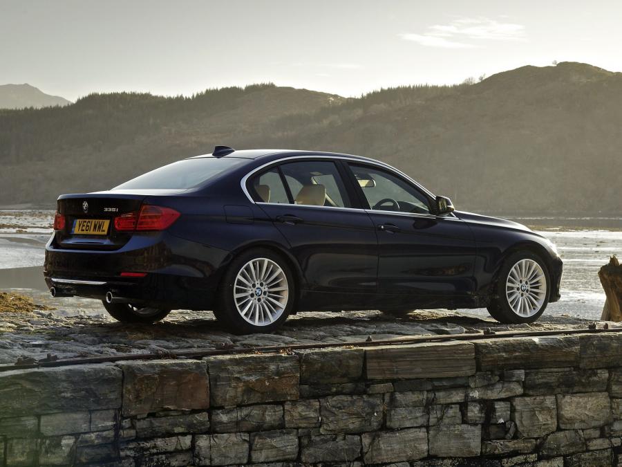  BMW 335i Sedan Luxury Line 2012 года  (UK) (фото 4 из 16)